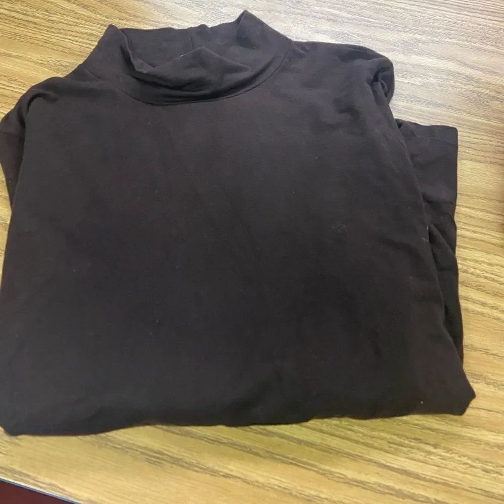Lauren by Ralph Lauren size 1X chocolate turtle neck excellent condition